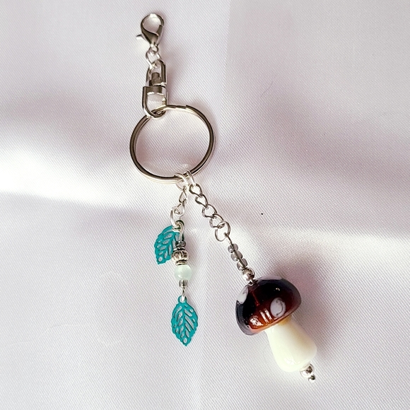 Brown mushroom leaf charm keychain bead keyring y2k - Picture 4 of 5